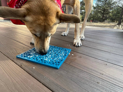 Lick mat 'Puzzle' - lick mat with suction cups