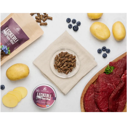 Leckerli vom Weiderind mit Kartoffeln, verfeinert mit Waldbeeren